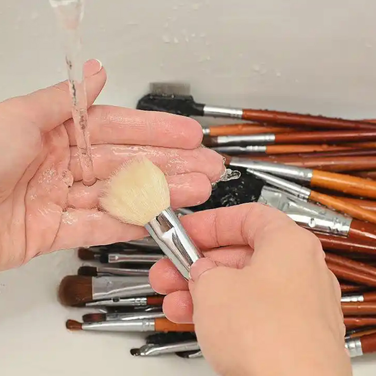 Joyrich (Huizhou) Cosmetics lærer dig, hvordan du renser makeupbørster trin for trin